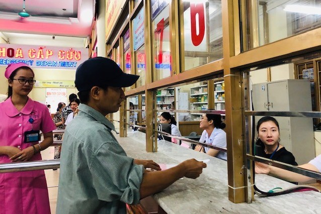 Đồng loạt tăng giá khám chữa bệnh