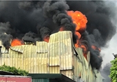Cháy cực lớn ở Khu công nghiệp Sài Đồng B - Hà Nội