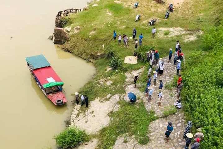 Người phụ nữ bơi rồi chìm dưới sông Cầu