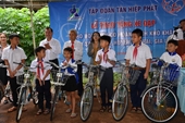 Tân Hiệp Phát trao tặng 50 chiếc xe đạp cho học sinh nghèo tại vùng biên giới tỉnh Gia Lai trước năm học mới