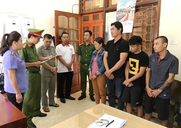 Hai đối tượng vừa ra tù đã mang dao chém người thương tích