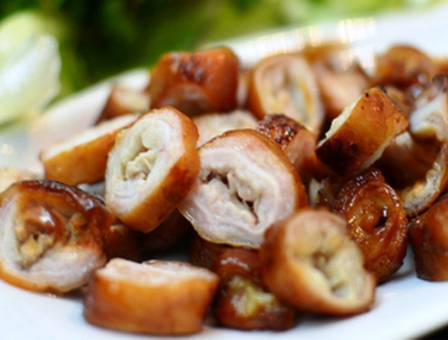 Đổi vị với món lòng heo rim nước dừa đơn giản dễ làm tại nhà