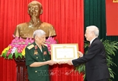 Tổng Bí thư, Chủ tịch nước trao phần thưởng cao quý tặng đồng chí Lê Khả Phiêu