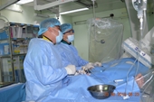 Thoát chết trong gang tấc, bệnh nhân người nước ngoài thán phục các bác sĩ Việt Nam