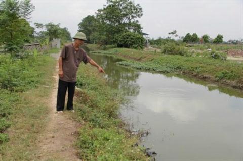 Thêm một bé gái 3 tuổi tử vong khi ra mương nước chơi