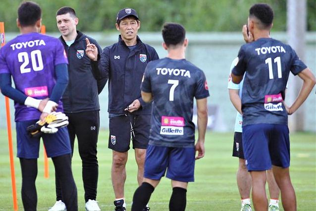 HLV Akira Nishino trảm trợ lý trước thềm đại chiến với đội tuyển Việt Nam