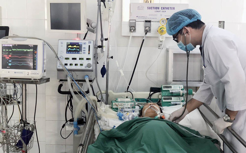 Khen thưởng ê kíp bác sĩ cứu sống sản phụ ngộ độc thuốc tê rất nguy kịch