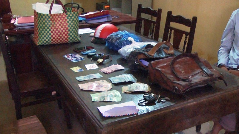 Mải thui chân giò cho khách, người phụ nữ bị mất 9 triệu đồng