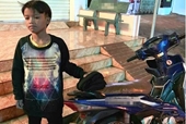 Ngỡ ngàng cậu bé 13 tuổi tự lái xe gần 300km từ Kon Tum qua Đắk Lắk