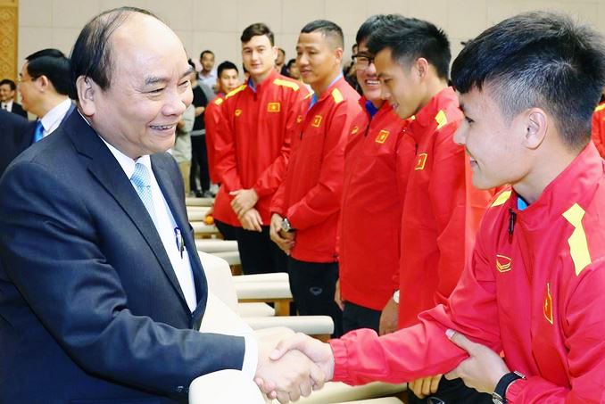 Thủ tướng động viên ĐTQG Việt Nam trước trận gặp ĐT Thái Lan