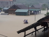 Lũ chồng bão, Hà Tĩnh - Quảng Bình chìm trong biển nước