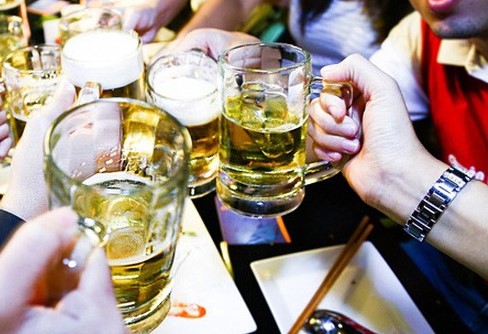 Qua phòng Karaoke mời bia, 2 nhóm lao vào hỗn chiến kinh hoàng