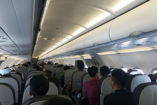 Sờ đùi khách nữ trên máy bay, người đàn ông bị phạt 8,5 triệu đồng