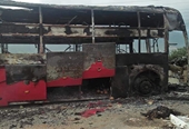 Xe khách chạy tuyến Nghệ An - Sài Gòn bị cháy rụi lúc rạng sáng