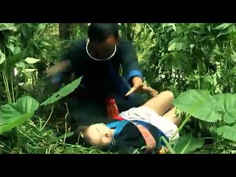 Hiếp dâm chị họ giữa rừng măng