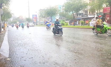 Nhiều nơi có mưa dông, đề phòng lốc, sét và gió giật mạnh