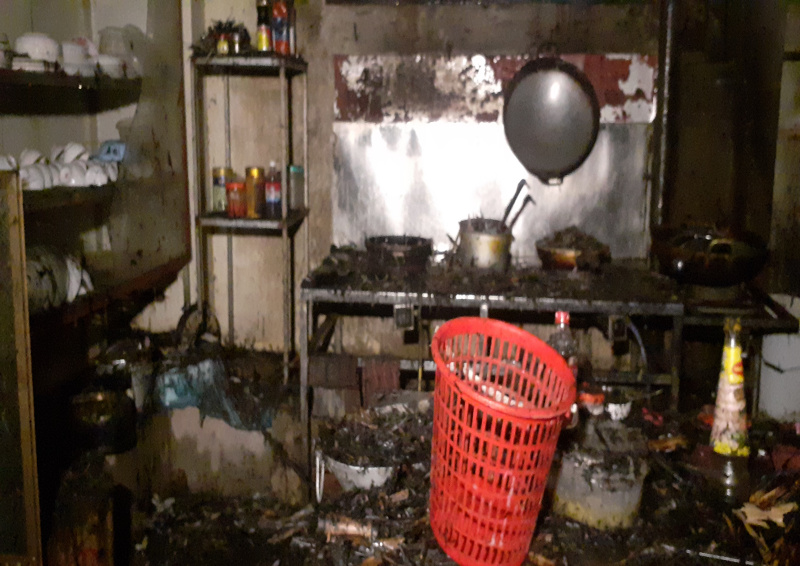 Chập điện thiêu rụi quán cơm phố núi