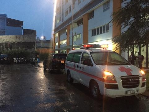 Thang máy hỏng, một bảo vệ rơi từ tầng 18 xuống đất