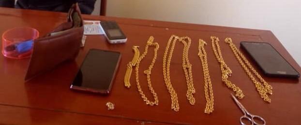 Hai đối tượng làm ảo thuật , chủ tiệm vàng ngậm đắng