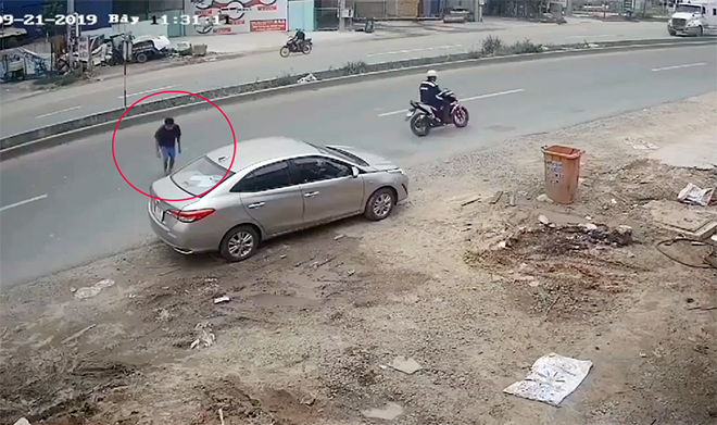 CLIP tên trộm đánh cắp xế hộp hớ hênh đỗ ven đường