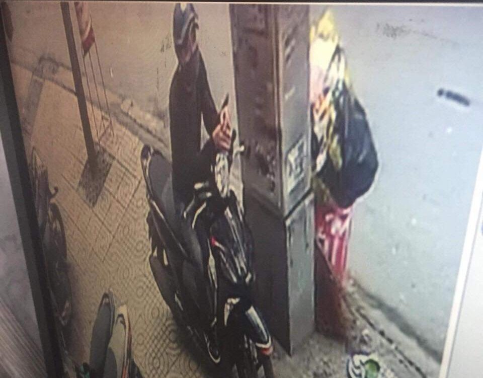 Người đàn ông Hàn Quốc bị giật túi sách giữa trung tâm thành phố