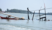 Tàu cá phát nổ trên biển, 12 người bị chết và bị thương