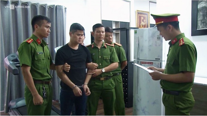 Bác sĩ hiếp dâm nữ điều dưỡng bị bắt