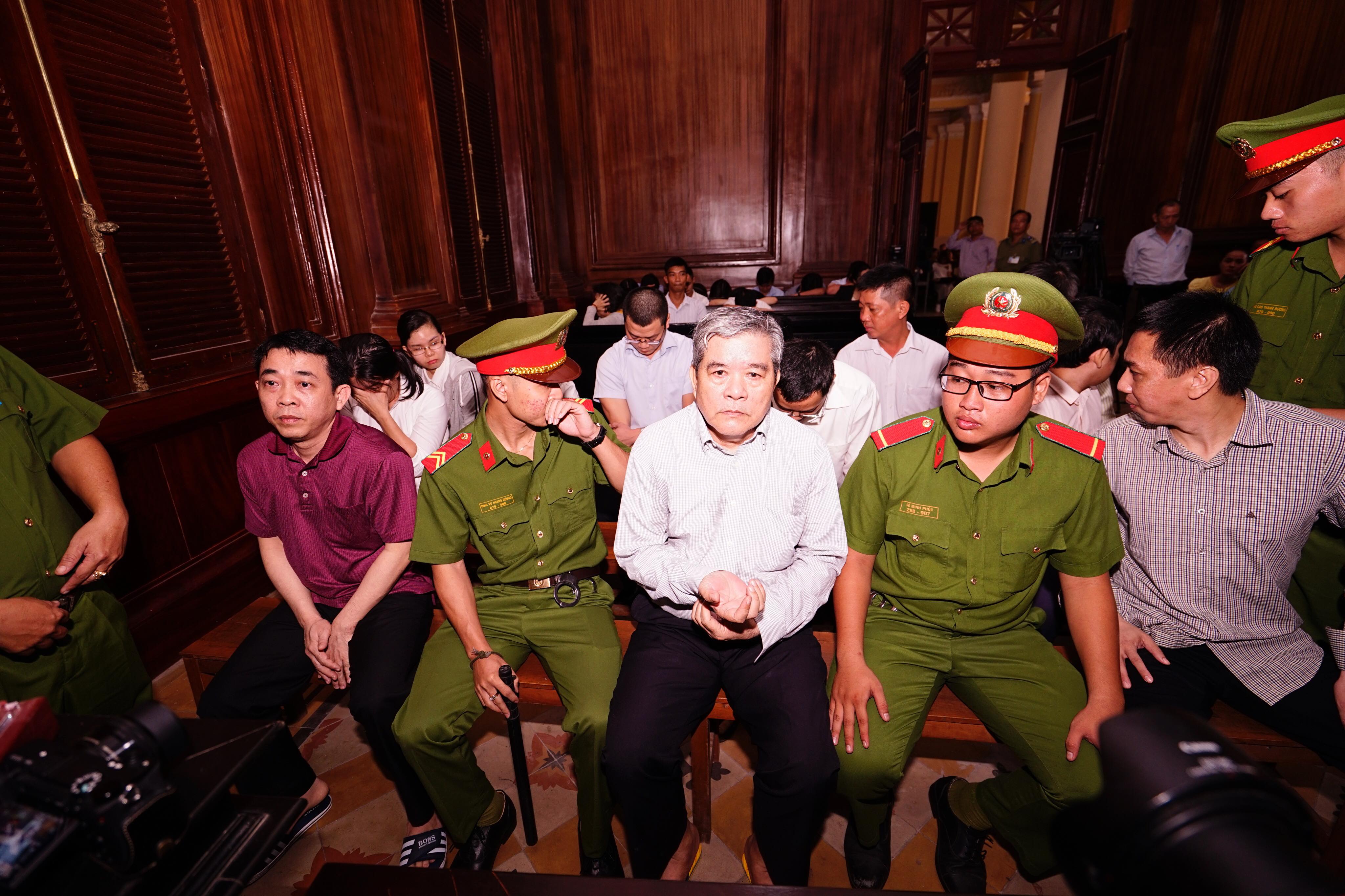 Xét xử vụ VN Pharma Viện Kiểm sát kiến nghị điều tra hành vi làm lộ bí mật Nhà nước