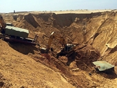 Sụp hố cát tại công trường khai thác ti tan, 1 công nhân thiệt mạng