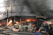 Cháy dữ dội ở chợ Còng - Thanh Hóa