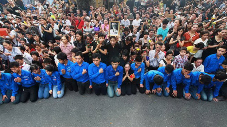 Nghẹn ngào xem lại những khoảnh khắc trong lễ tang Đại tướng Võ Nguyên Giáp