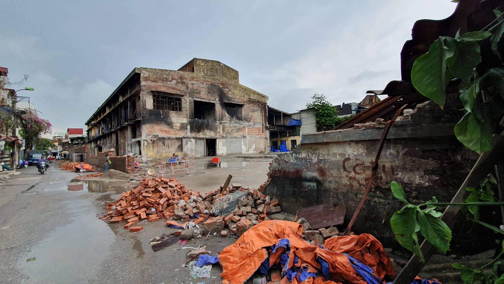 Vụ cháy công ty Rạng Đông Bao giờ tẩy độc xong