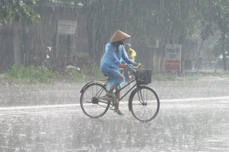 Cảnh báo dông, lốc, sét và mưa lớn diện rộng ở Bắc Bộ