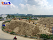 “Núi cát” mọc bên quốc lộ 1A UBND TP Quảng Ngãi đang rà soát kiểm tra để xử lý