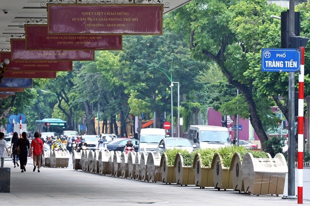 Phố phường Hà Nội rực rỡ cờ hoa Kỷ niệm 65 năm Ngày giải phóng Thủ đô