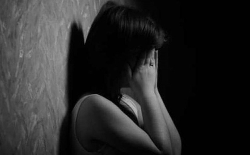 Bắt đối tượng rủ bạn gái đang học lớp 8 đi làm công nhân để làm chuyện ấy