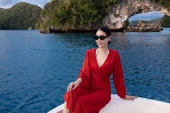 Hoa hậu Hà Kiều Anh khoe vóc dáng đẹp quyến rũ ở tuổi 43