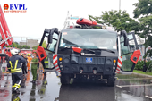 Xe chữa cháy khủng với giá triệu USD tham gia diễn tập PCCC tại Đà Nẵng