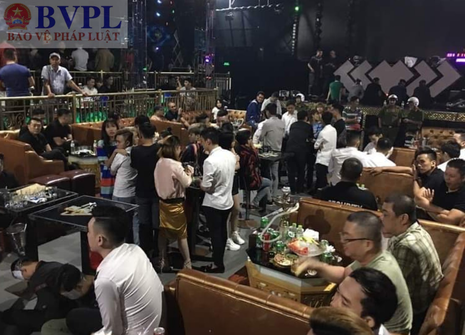 Quán bar pha rượu trong thùng nhựa, nhiều dân chơi phê ma túy