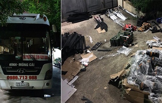 Phát hiện xe khách vận chuyển 34 khẩu súng và hơn 100 đao kiếm