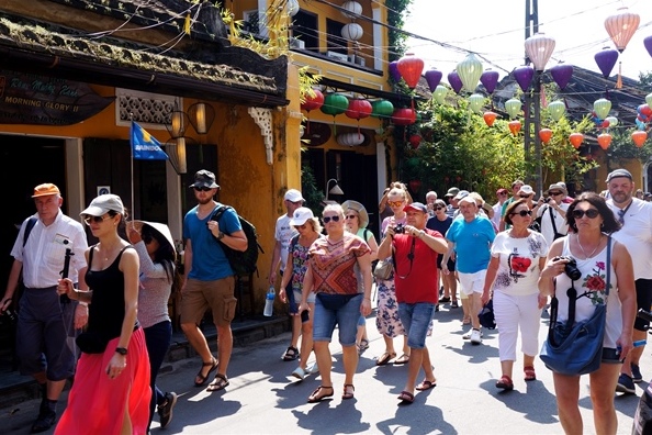 Du lịch Việt Nam Sao không mở lối mời khách