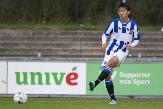 Báo Hà Lan nói gì với pha kiến tạo thành bàn của Văn Hậu