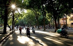 Hà Nội sáng sớm có sương mù, trưa chiều hửng nắng