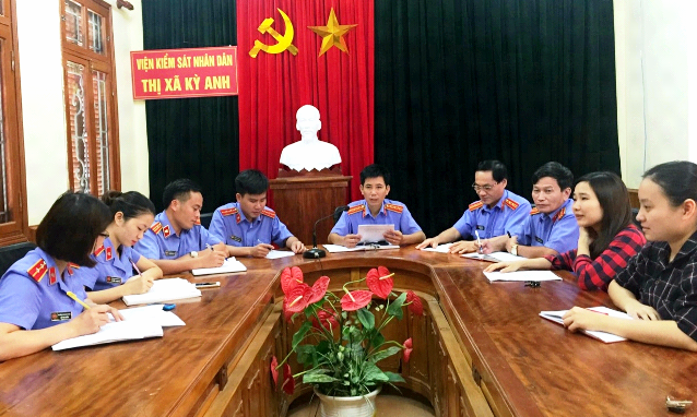 Người cán bộ kiểm sát giữ bình yên nơi “sóng dữ”