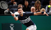 Djokovic thắng chật vật trong trận ra quân Paris Masters