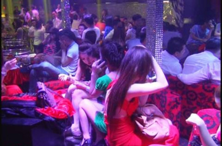 16 cô gái tổ chức “tiệc” ma túy trong quán Karaoke