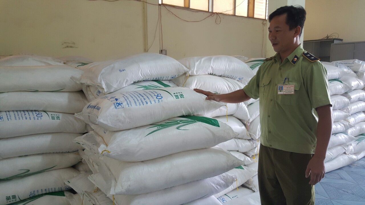 Tạm giữ 30 tấn đường do nước ngoài sản xuất