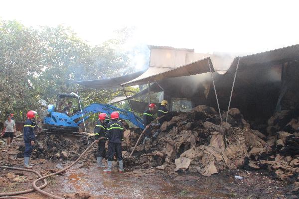 Lửa thiêu rụi xưởng bao bố đựng hạt điều, thiệt hại gần 1 tỷ đồng