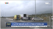 Phát hiện 40 người di cư trong xe tải đông lạnh