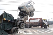 Hai nạn nhân nguy kịch sau va chạm mạnh giữa xe container và xe tải